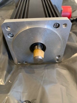 এমर्सन সার্ভো মোটর সিএমসি বিএলএম3007-রুট-120ডি মোশন কন্ট্রোল একেবারে নতুন এবং আসল।