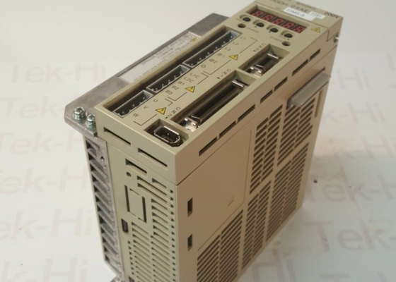 CNC মেশিনিং রোবোটিক্স অটোমেশনের জন্য YASKAWA SGDH-05AE সার্ভো ড্রাইভ অ্যাম্প