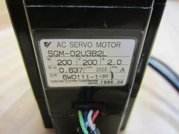 Yaskawa AC SERVO MOTOR SGM Series 200V 0.89A SGM-02U3B2L Industrial Servo Motor