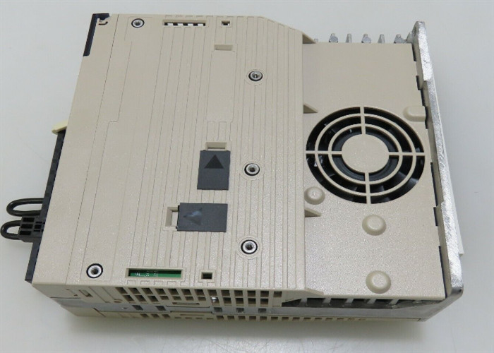 ইয়াসকাওয়া ব্র্যান্ড নিউ SGDV-3R8A01A এসি সার্ভো ড্রাইভ মূল বাক্সে