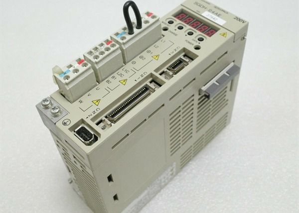 ইয়াসকাওয়া এসজিডিএইচ-০৪এই ইন্ডাস্ট্রিয়াল সার্ভো ড্রাইভ ২০০-২৩০ ভিএসি ৫০ / ৬০ হার্জ ৩০ ওয়াট ৫৫ কিলোওয়াট